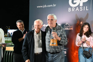@karolloureiro