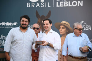 @karolloureiro