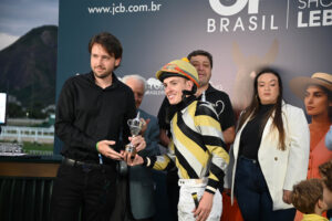 @karolloureiro
