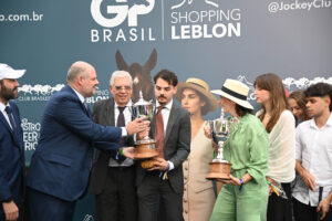@karolloureiro