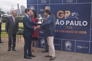 @karolloureiro